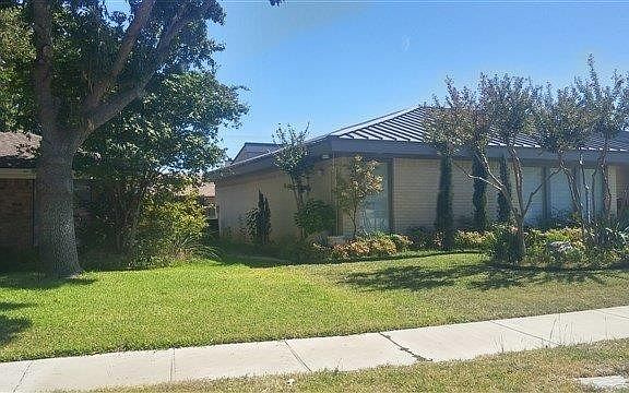 3rd image of 4016 Flintridge Dr