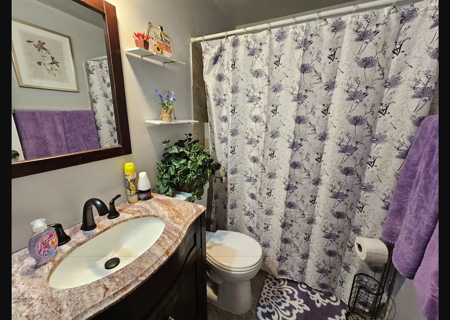 Cute and Cozy 2 bedroom Apartment with Secured Parking — Photo 3