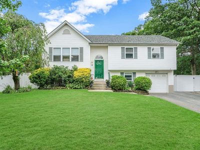 18 Apex Drive, Coram, NY, 11727