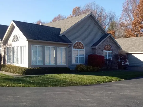 1301 Willow Brook Dr NE, Warren, OH 44483