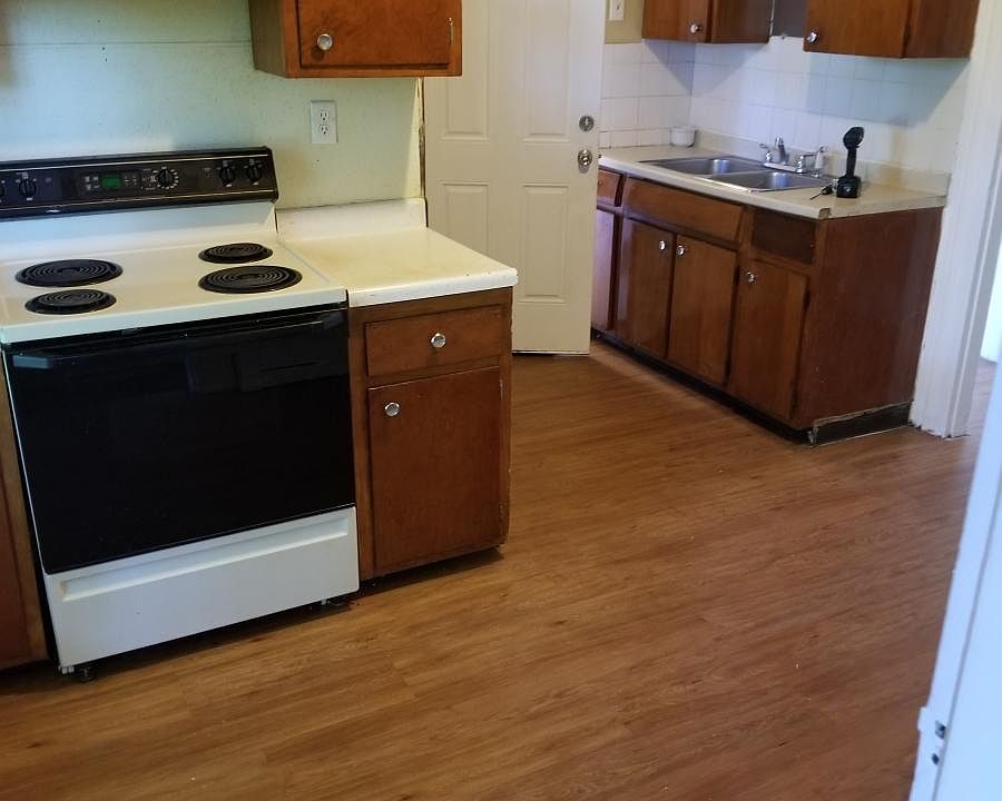 2nd image of 198 South St #2