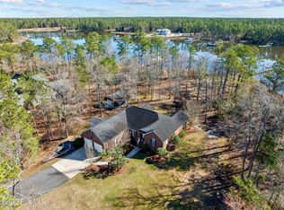 255 Sunset Point Rd, Belhaven, NC 27810