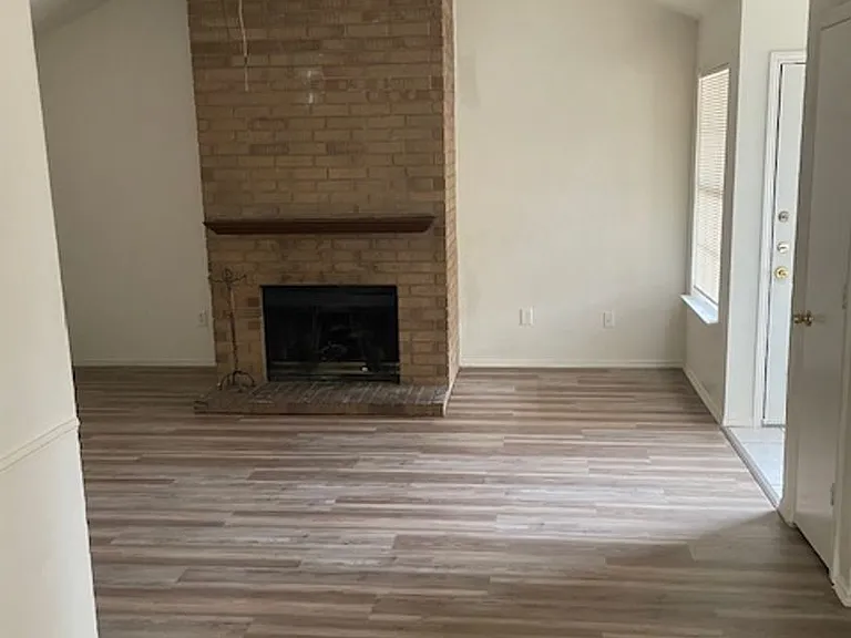 716 Woodland Ct — Photo 11