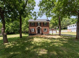 10 College Cir, Staunton, VA 24401