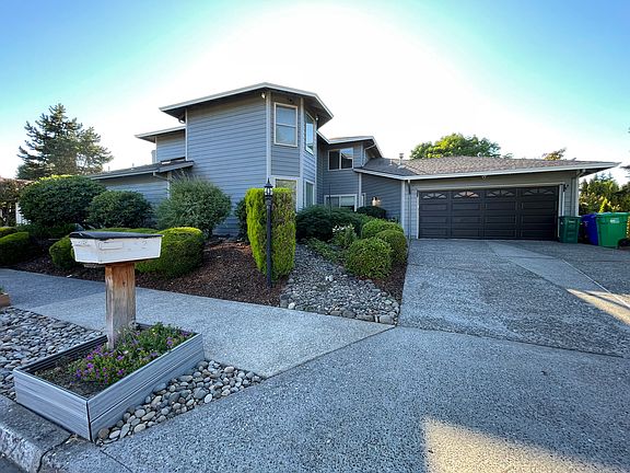 5th image of 2525 NE 165th Dr
