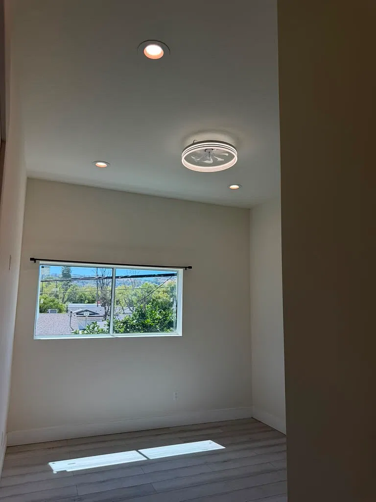 3 bed, 2.5 bath, 1200 sqft, $4,000 — Photo 4