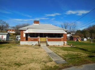 216 W Persinger St, Covington, VA 24426