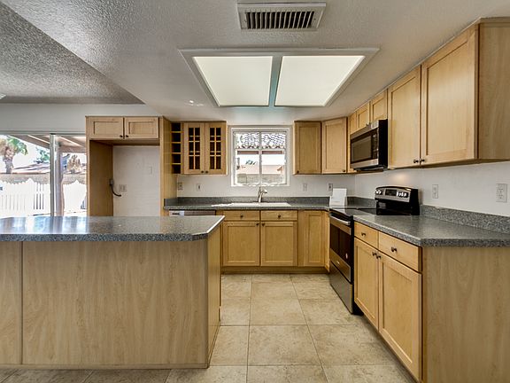 2nd image of 2531 E Juanita Ave