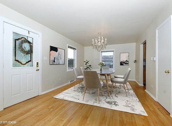 5th image of 1118 N Yale Ave