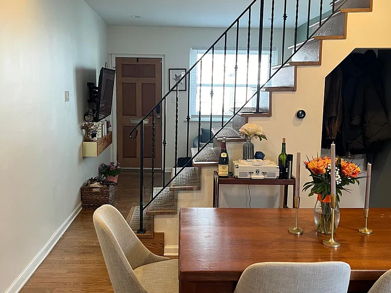 708 Saint Albans St — Photo 5