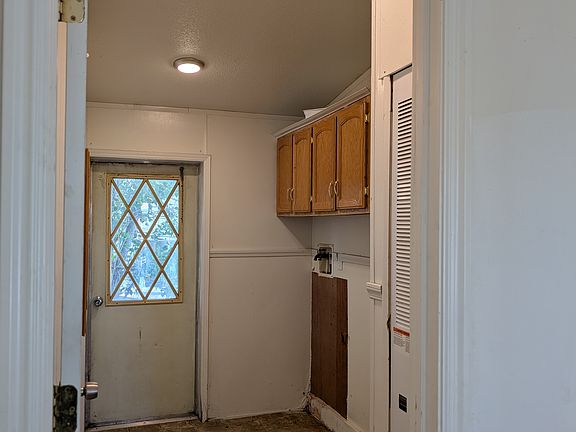 2nd image of 1144 W Aspen Park Cir
