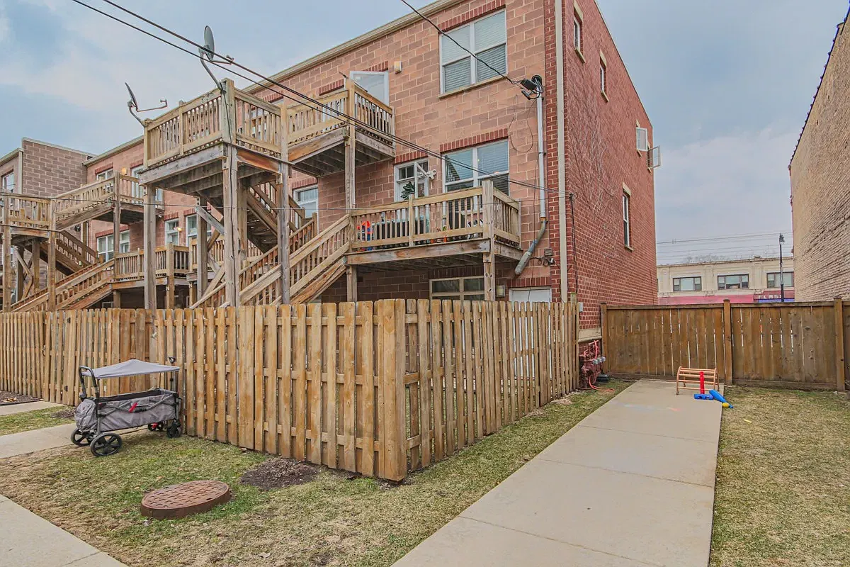 2 bed, 2.5 bath, 1300 sqft, $2,150 — Photo 1
