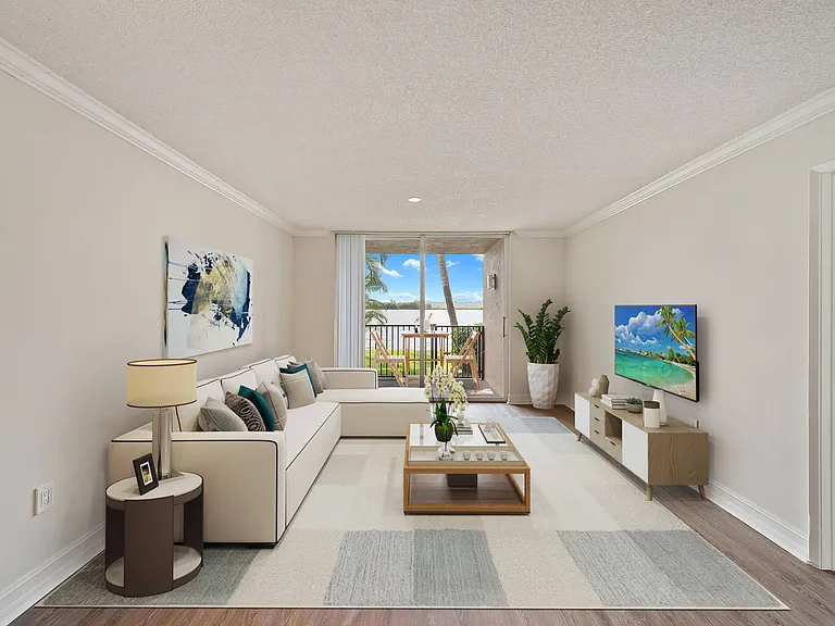 St. Tropez Apartments — Photo 14