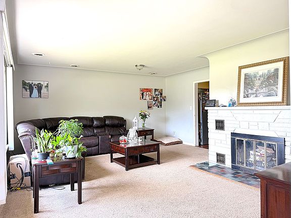 2nd image of 22985 Iroquois Dr
