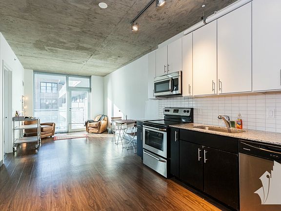 2nd image of 600 W Jackson Blvd #813