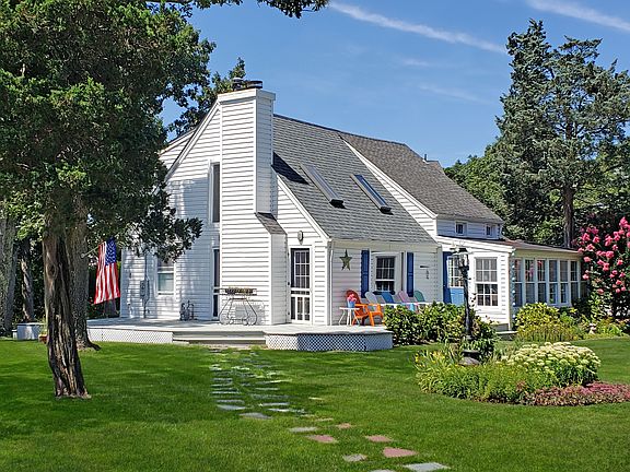 2nd image of 17 Oak Dr