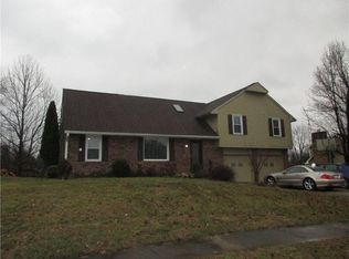 831 Countryside Ln, Columbus, IN 47201