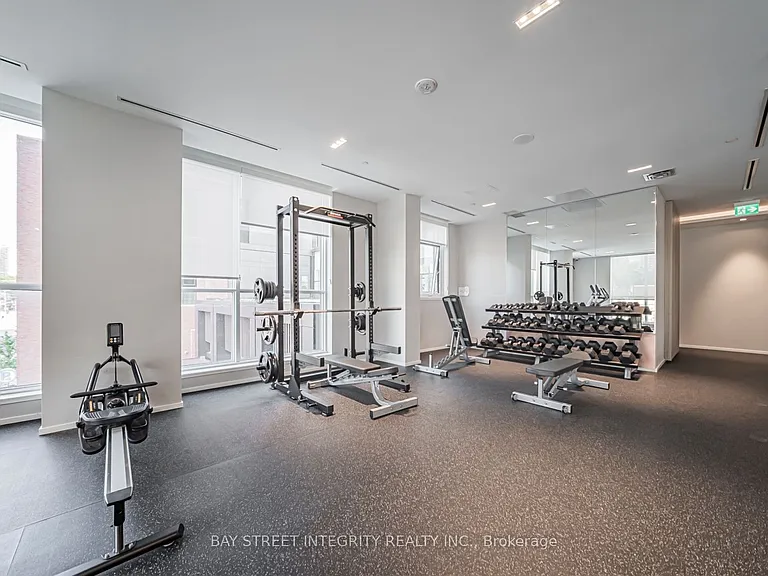 10 Oak St #903 — Photo 36