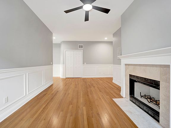 3rd image of 847 W Belle Plaine Ave #3S
