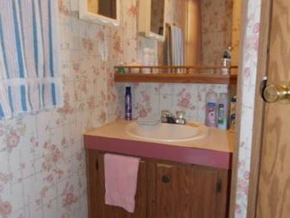 3rd image of 5737 Woodfield Ln