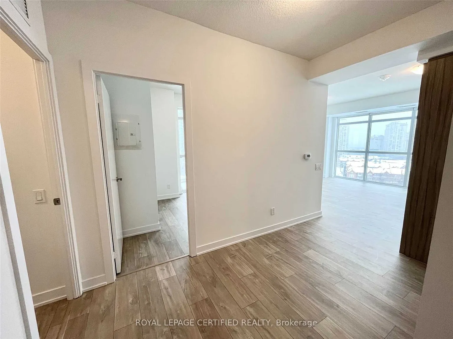 251 Manitoba St — Photo 3