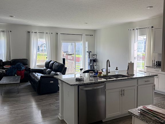 3rd image of 113 Mayfield Dr