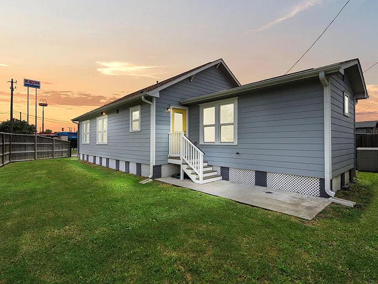 502 Dell Ct — Photo 14