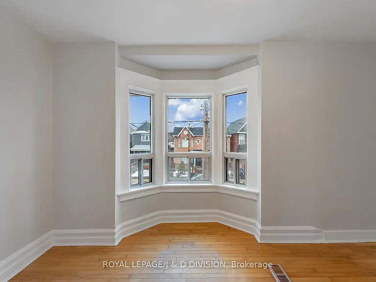 1132A Dovercourt Rd — Photo 15