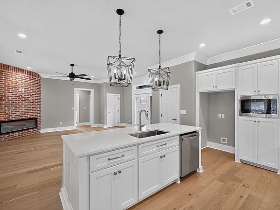 4th image of 24 Realeza Ct