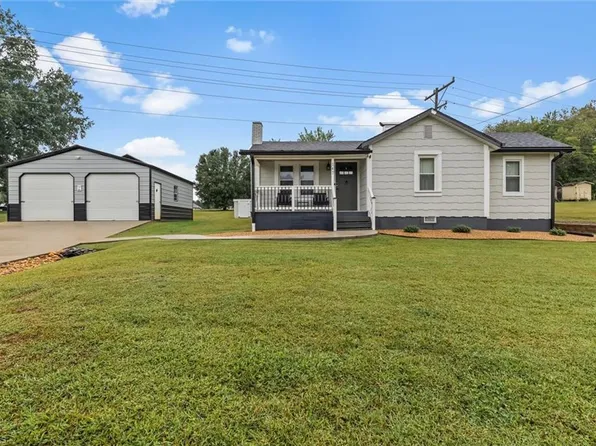 147 E Old McKinney Rd, Mount Airy, NC 27030