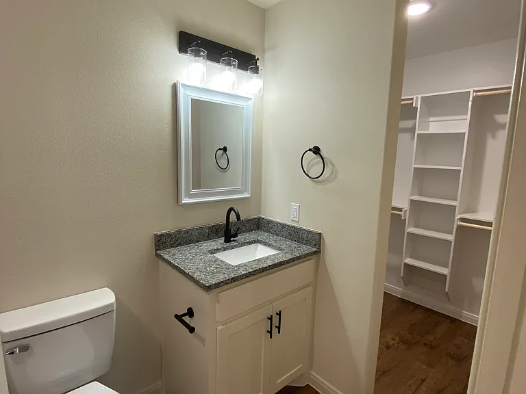 420 E Shepherd St — Photo 8
