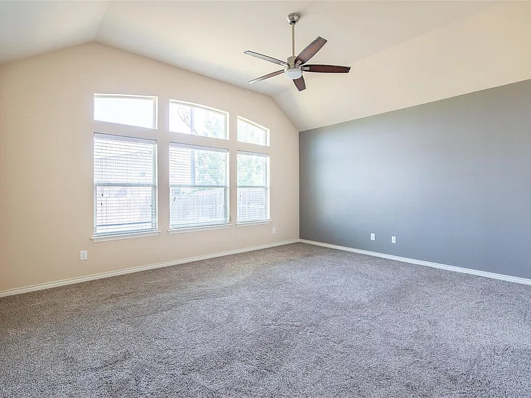 637 Peach Ln — Photo 12