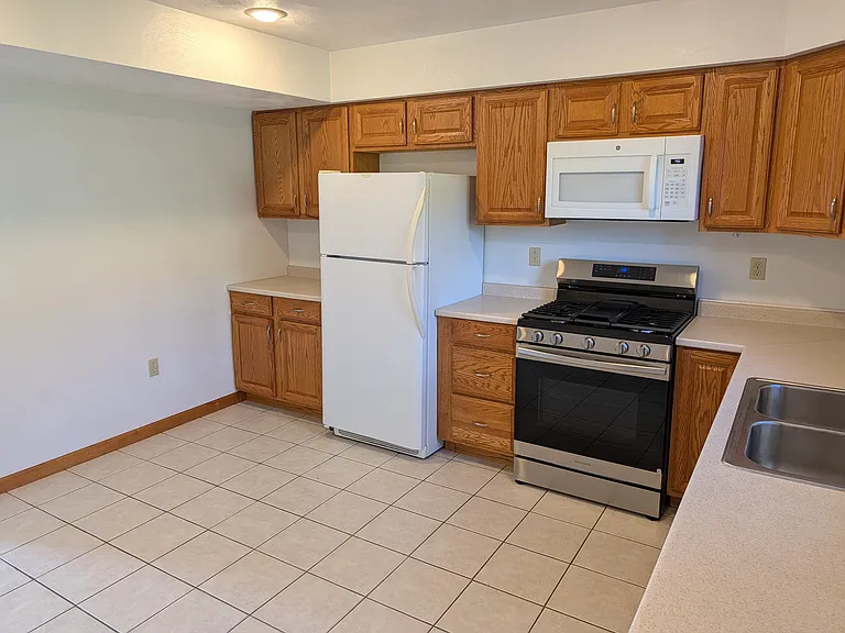 501 Linden Ave — Photo 4
