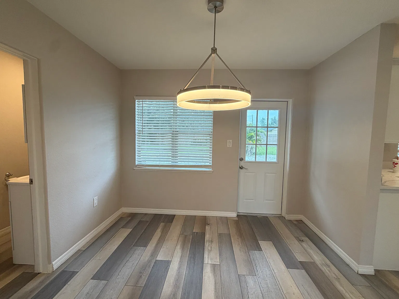2 bed, 1100 sqft, $2,200 — Photo 4