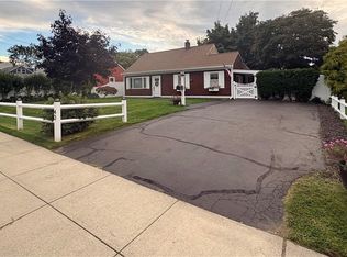 43 Greenway Dr, Bristol, RI 02809