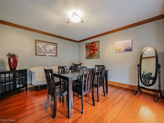 5th image of 33401 Chatham Dr