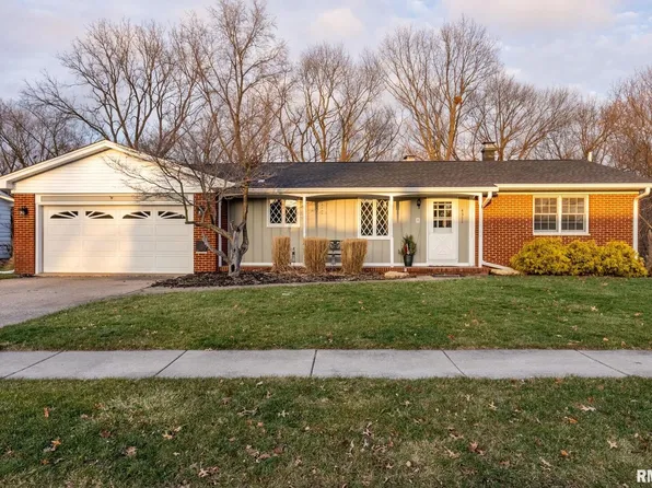 4311 34th Avenue Pl, Moline, IL 61265