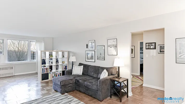 Sold by Moda Realty | media 17