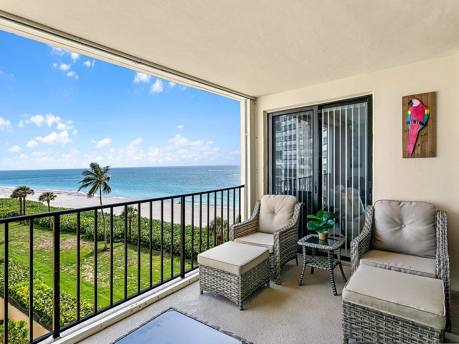 2 bed, 2.0 bath, 1270 sqft, $9,000 — Photo 3