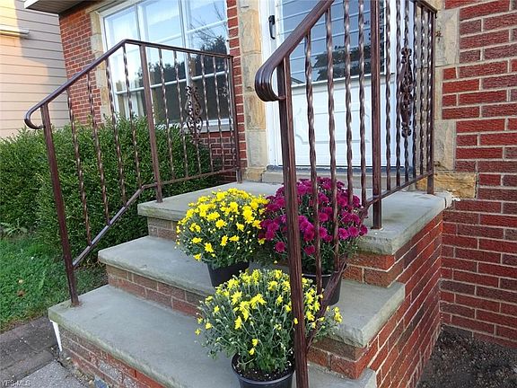 2nd image of 23950 Glenbrook Blvd