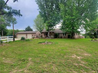 8370 Champion City Rd, Gerald, MO 63037