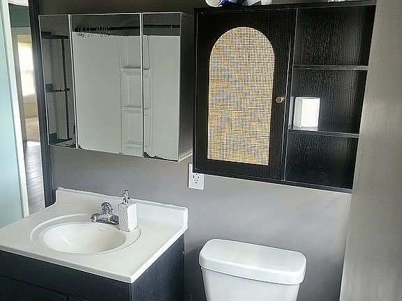 3rd image of 128 W Walnut St