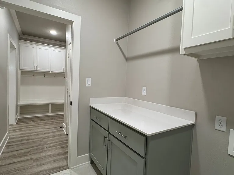 7110 Alexander Dr — Photo 25