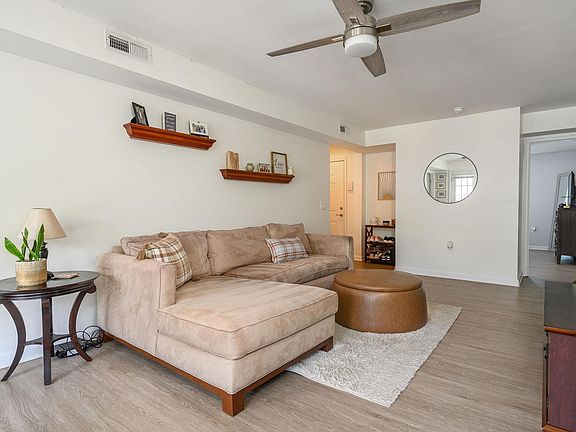 4th image of 1211 Villa Ln Unit E