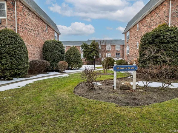 30 Daley Place #136, Lynbrook, NY 11563
