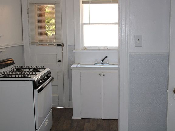 4th image of 613 N Jefferson St