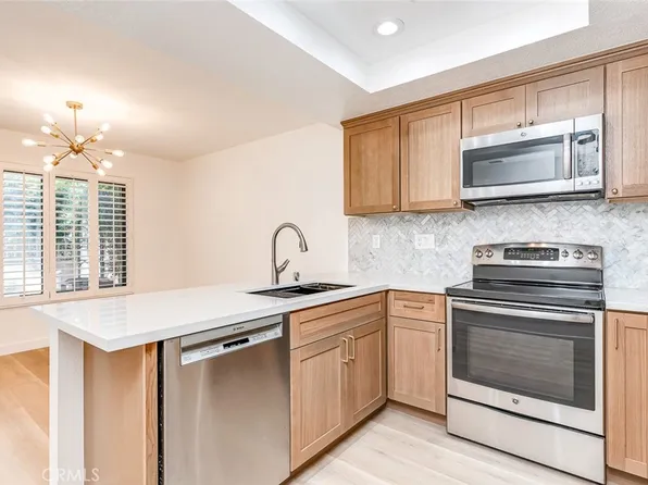 933 Creekside Dr, Fullerton, CA 92833