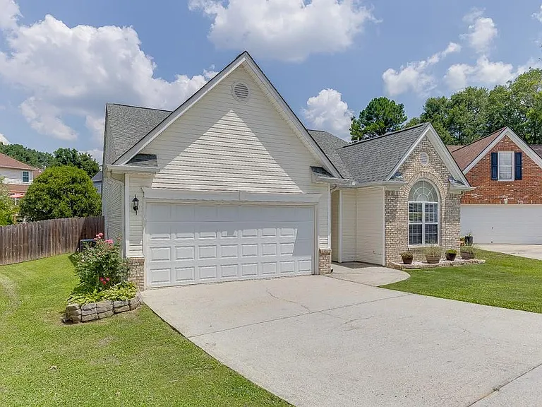 2464 Laurelfield Dr — Photo 2