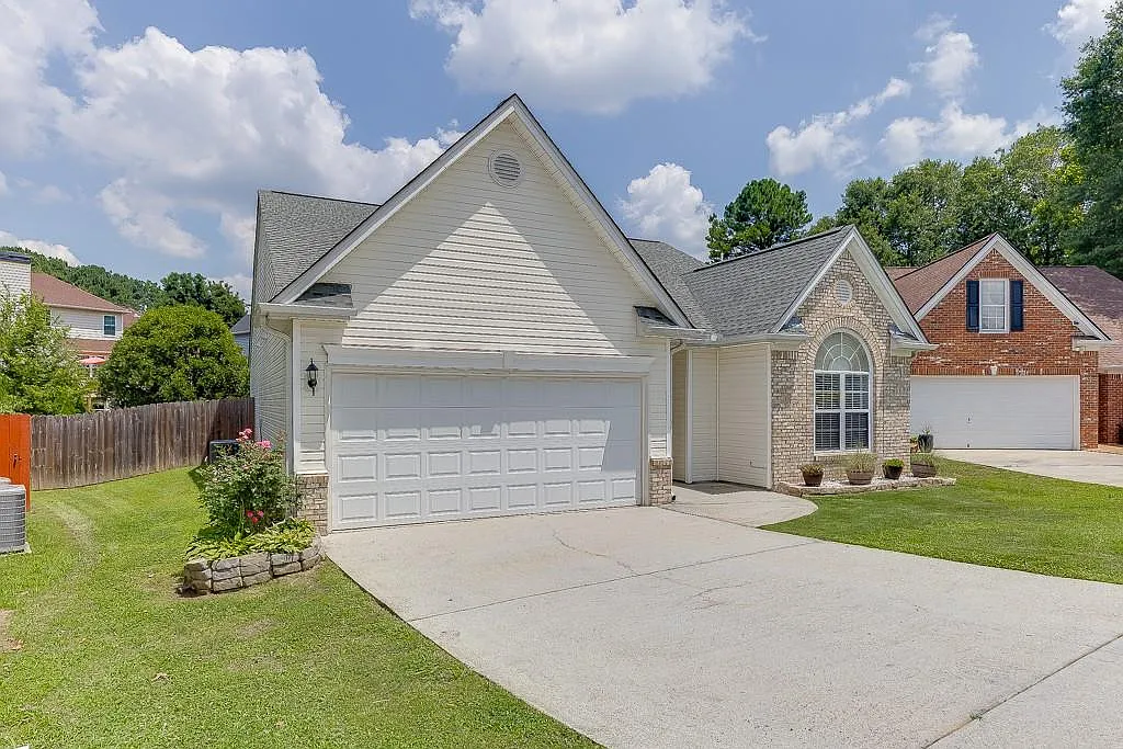 Building Photo - 2464 Laurelfield Dr