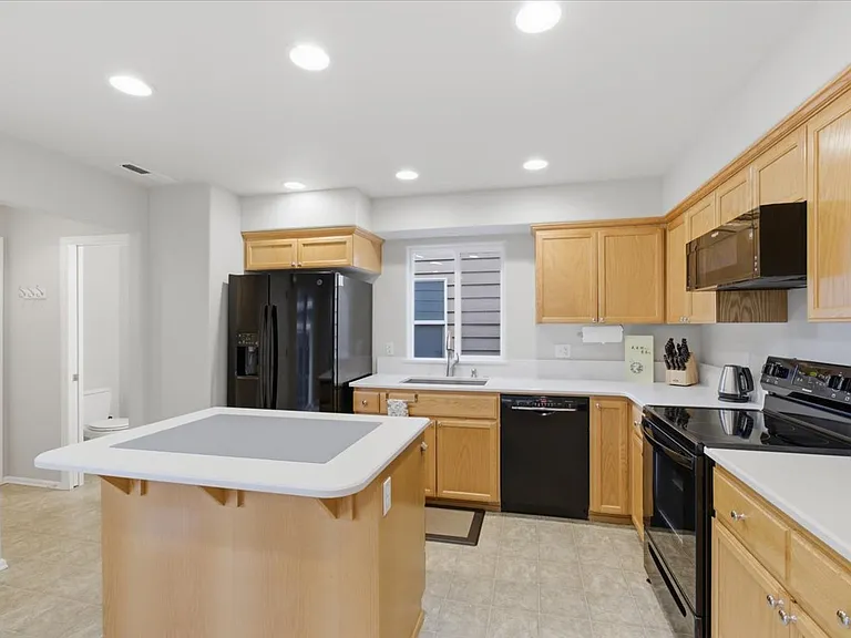 3519 SE Quayside St — Photo 8